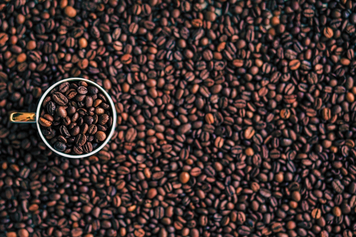 ハンドドリップで丁寧に淹れられる珈琲